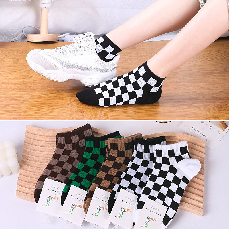irre Harajuku Frauen Schachbrett Socken Geometrische Karierten Niedrigen Rohr Kurzen Hüfte hüpfen Baumwolle Streetwear Besatzung Socken Mädchen Sox