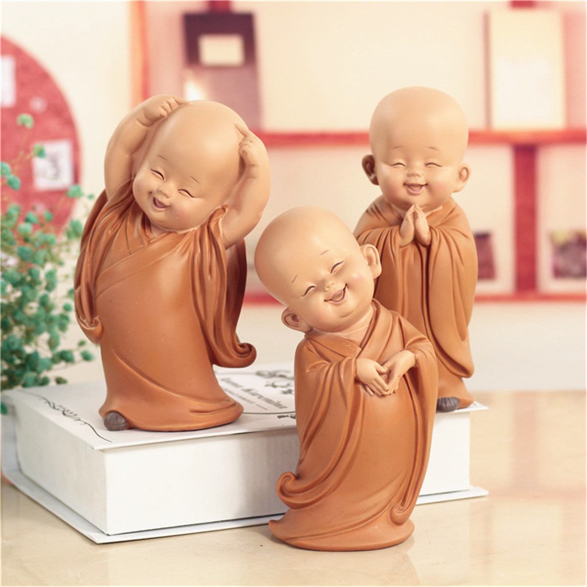 Liten munkskulptur kinesisk stil harts handskuren buddha staty heminredning tillbehör staty liten buddha staty