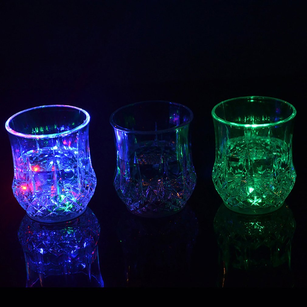 Charming LED Flash Light Cup pineapple Shape Luminous Wine Drink Cup Bar Party Supply Home Party Wedding Decoration
