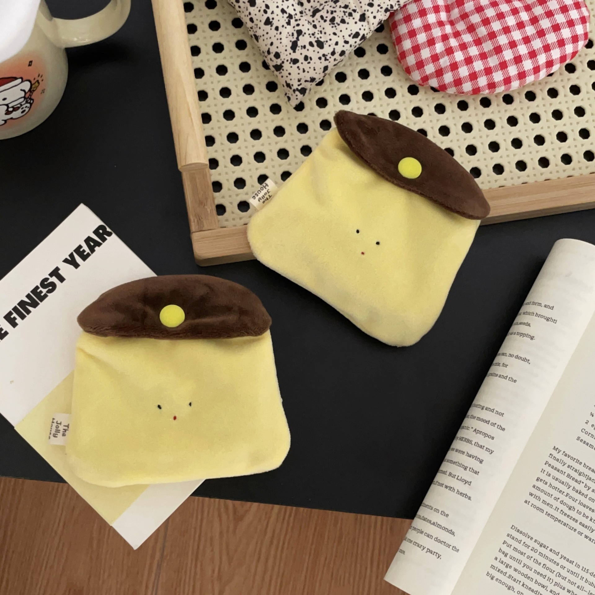 1PCS Mini Caramel Pudding Coin Purse Mini Earphone Bag Plush Cartoon Storage Bag Mini Wallet Girl