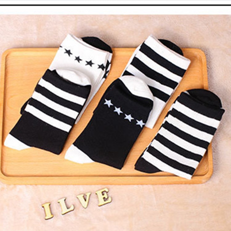 Korean version of spring and autumn women's socks black and white with stripes stars Harajuku style cotton socks tube socks