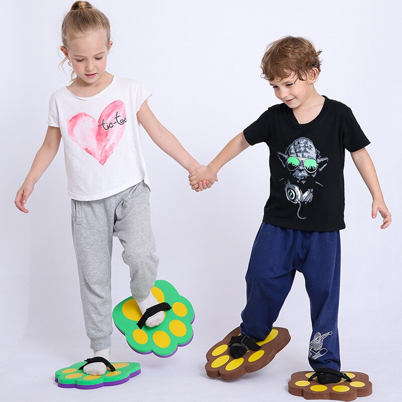 Cartoon Bear paw shoes kindergarten children&#39;s toy shoes parent-child interactive game props bear shape shoe pair.