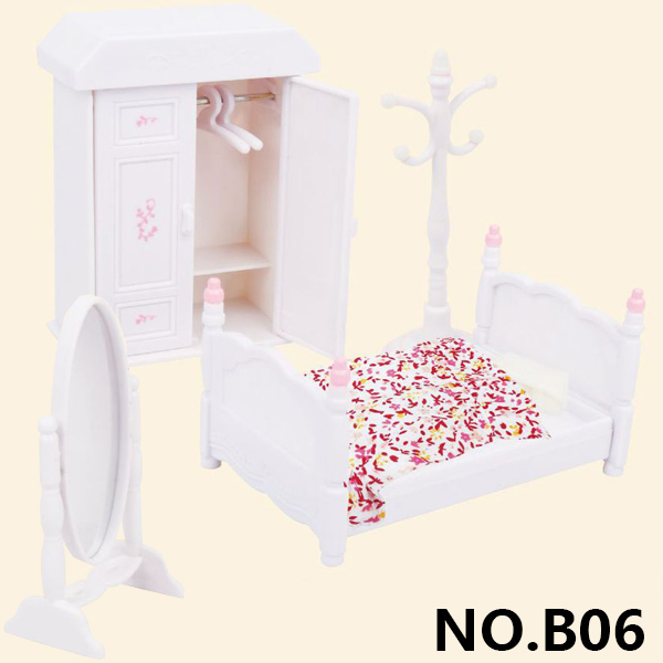 Foresta Famiglia Villa 1:12 Foresta Famiglia Felice Casa Delle Bambole Giocattolo Bambola Mobili FAI DA TE Miniatura Fluttuazione Letto Set di Giocattoli Da Bagno Prodotti: B06