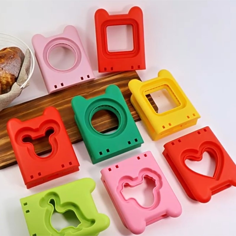Sandwich Cutter and Sealer Flip Sandwich Cutting Tool for Kids Lunch Stainless Steel Blade Circular Sandwich Bread Toast Mold