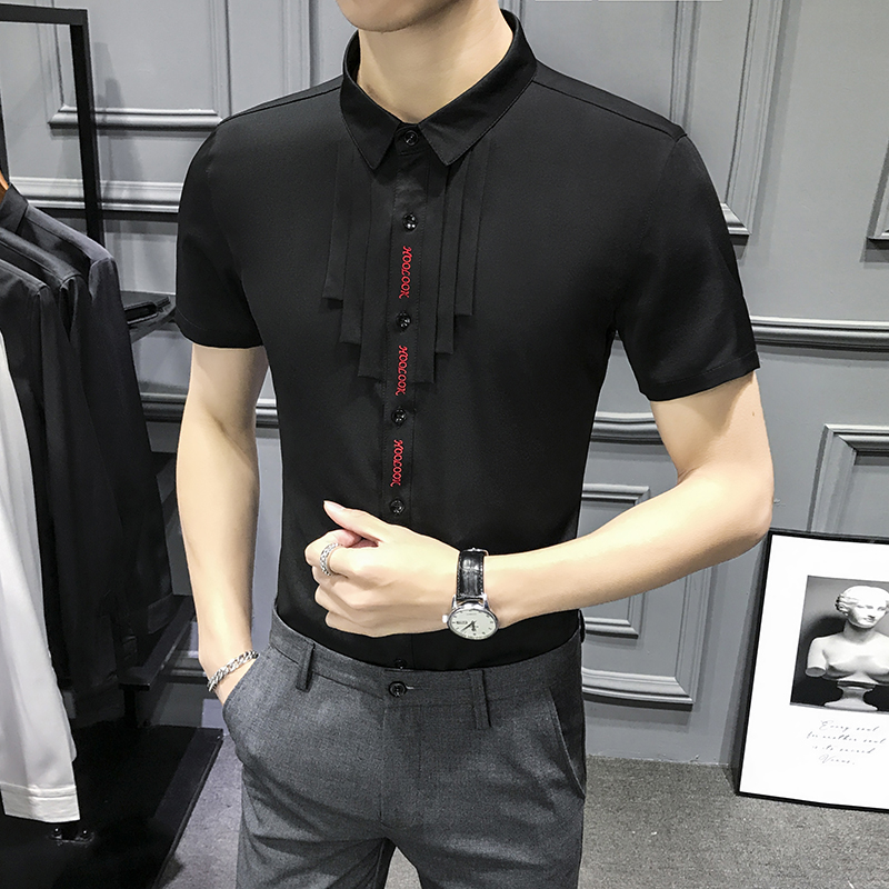 Manches courtes robe chemise hommes plissé gland avant noir blanc smoking chemises été mince coupe boîte de nuit décontracté chemise homme