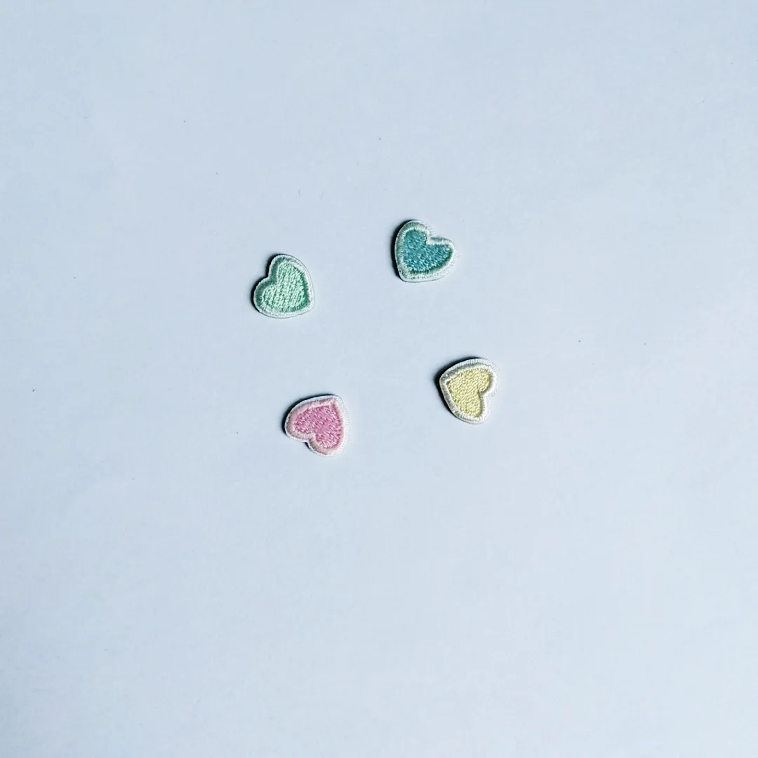 Parches autoadhesivos bordados de corazón de , 10 unidades, coser hierro en ropa, apliques de amor rosa, verde y azul, decoración de bolsa artesanal