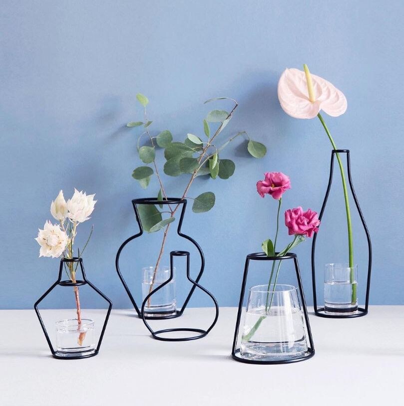 Märkesstil retro järnlinje blommor vas metall växthållare modern gedigen heminredning nordiska stilar järnvas