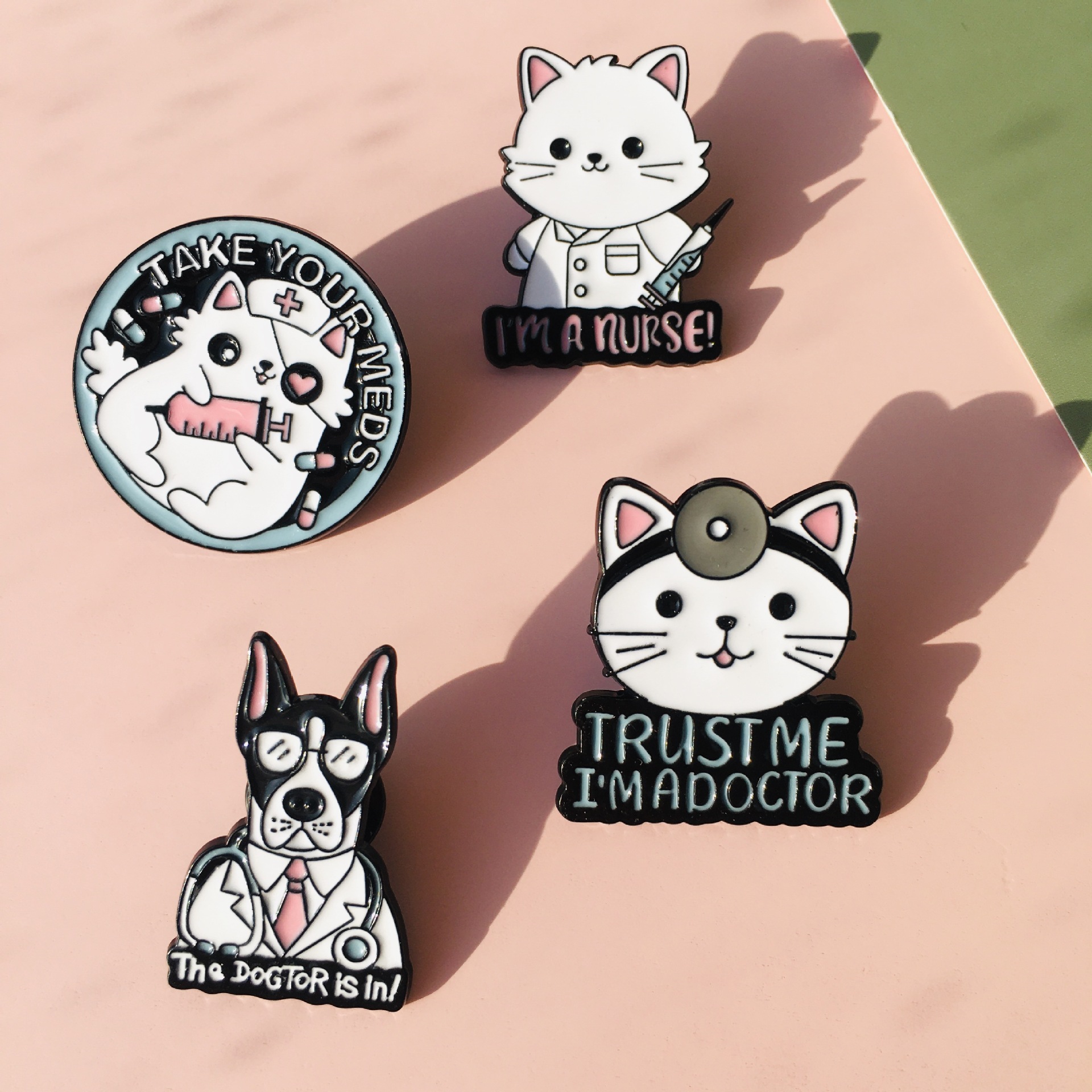 Alfileres esmaltados de pato para perro y Doctor, broches de animales, gatos y enfermeras, insignias de solapa de dibujos animados, ropa, mochila, de joyería para amigos