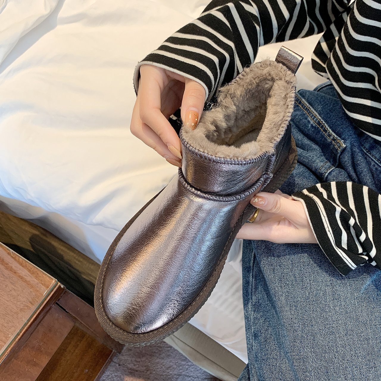 Waterproof Women Shoes Boots Winter Keep Warm Snow Boots Women Ankle Botas Comfortable Slip on Flats Women Sneakers Plus Size 44