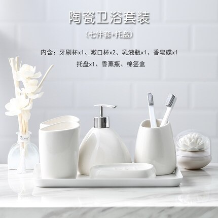 Keramik tilbehør til badeværelset sæt sæbedispenser / toiletbørste / tørretumbler / sæbeskål bomuldspindel aromaterapi produkter til badeværelset
