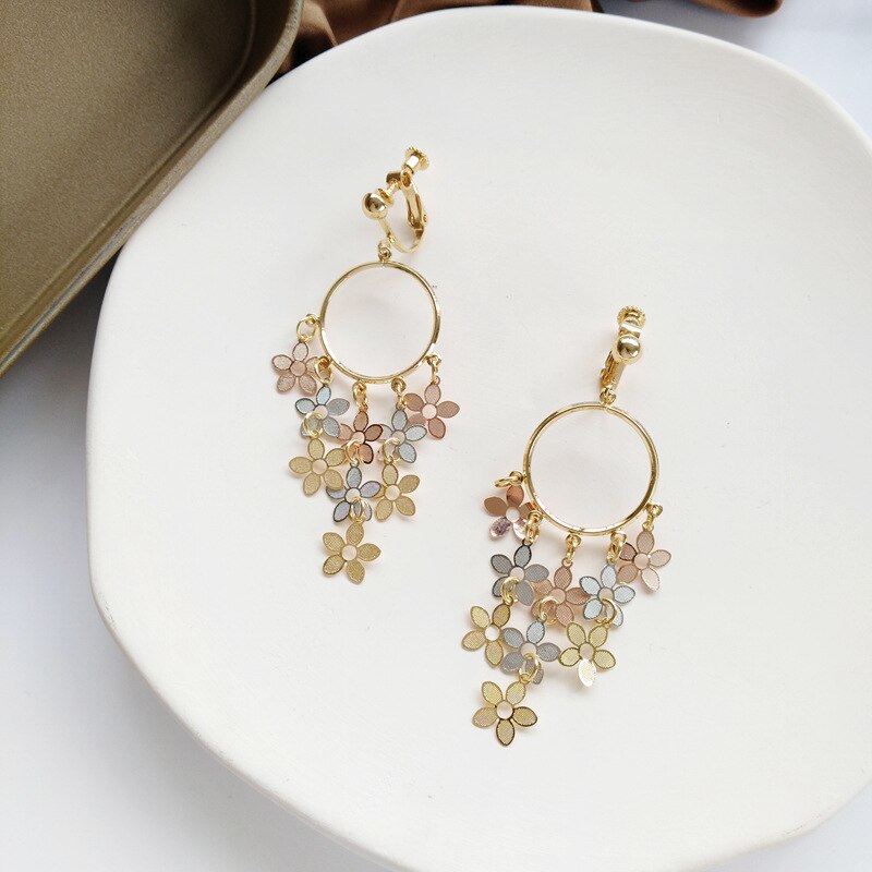 Estilo japonês 2020 na moda doce geométrica círculo clip em brincos nenhum buraco feminino temperamento longo pequenas flores borla brincos: clip on earrings