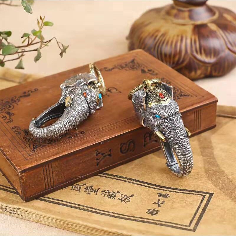 RetroSen Silver Manual Elephant God Of Wealth Pendant Ring Buckle Car Keychain Personality Creativity Vintage Silverware