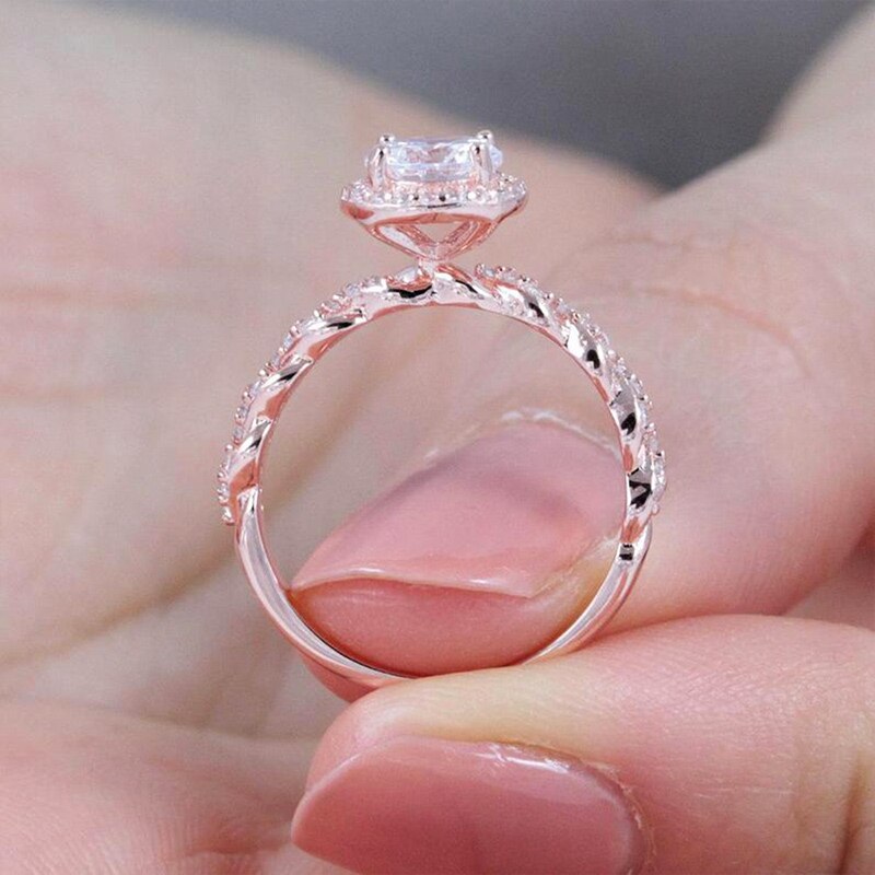 Huitan Classic Solitare Engagement Ring Band Oval Cubic Zircon Stone Silver Color Christmas For Women Classic Wedding Jewel