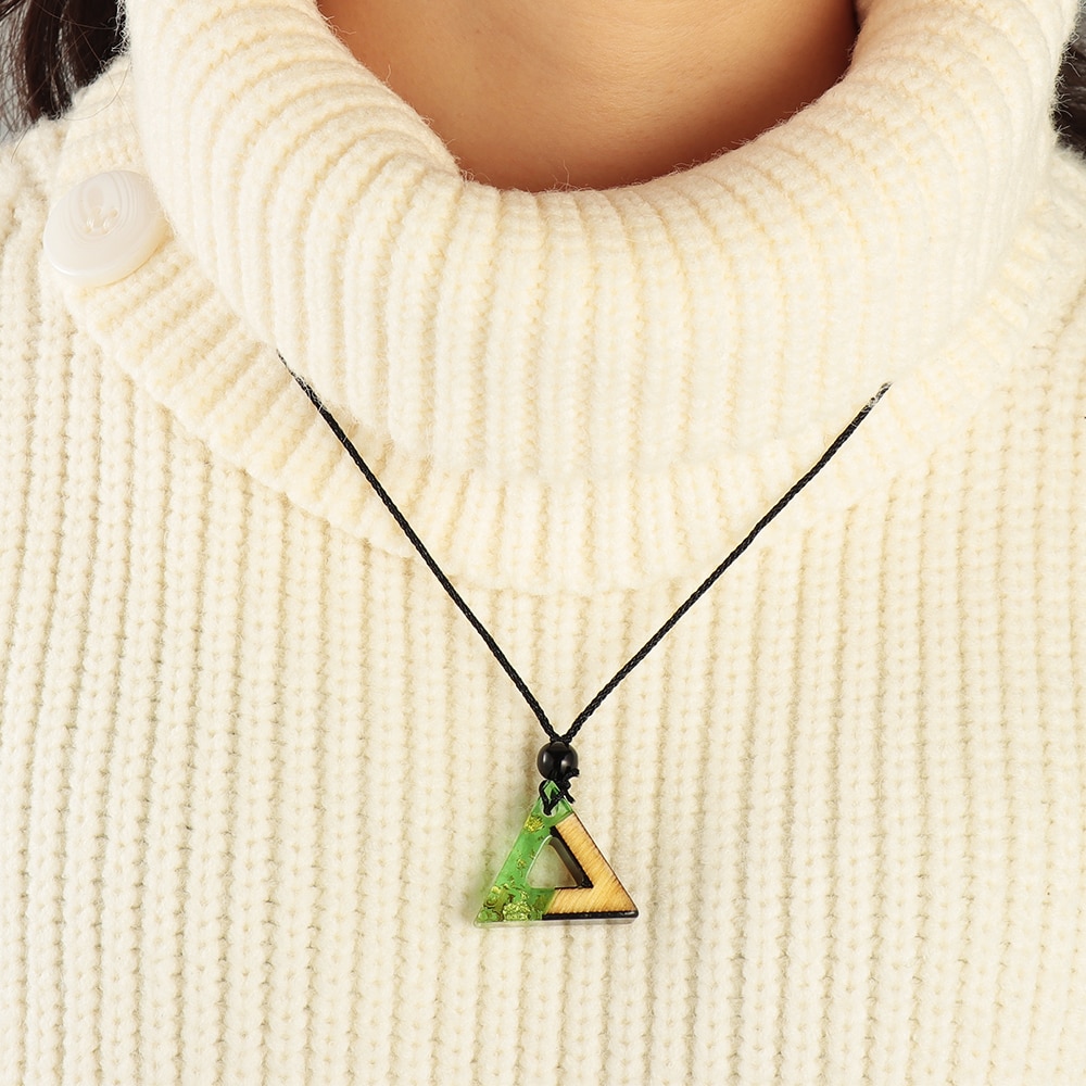 Handmade Resin Wood Pendant Necklace Wooden Vintage Carved Coin Necklace Medal Chain Double Layered Necklace Pendant Choker