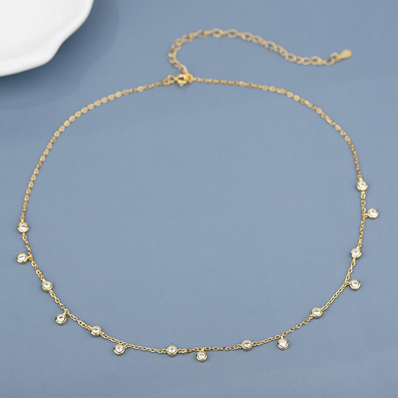 Eine echte schmetterlings-halskette aus sterlingsilber, plattiert mit 18k 925 , simulierten diamanten – ein boho-schmuckstück für damen: Gelbgoldene farbe