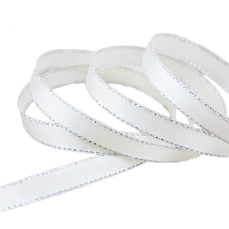 (25 yards/lot ) 10mm förpackningsband för satinband i vit silverkant