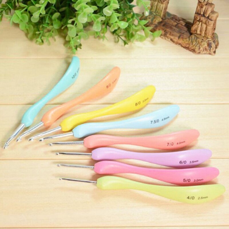 Aluminum Crochet Hook Set Ergonomic Crochet Needles Knitting Hooks With Colorful Plastic Grip Cushioned Handles Needles 8 Pcs