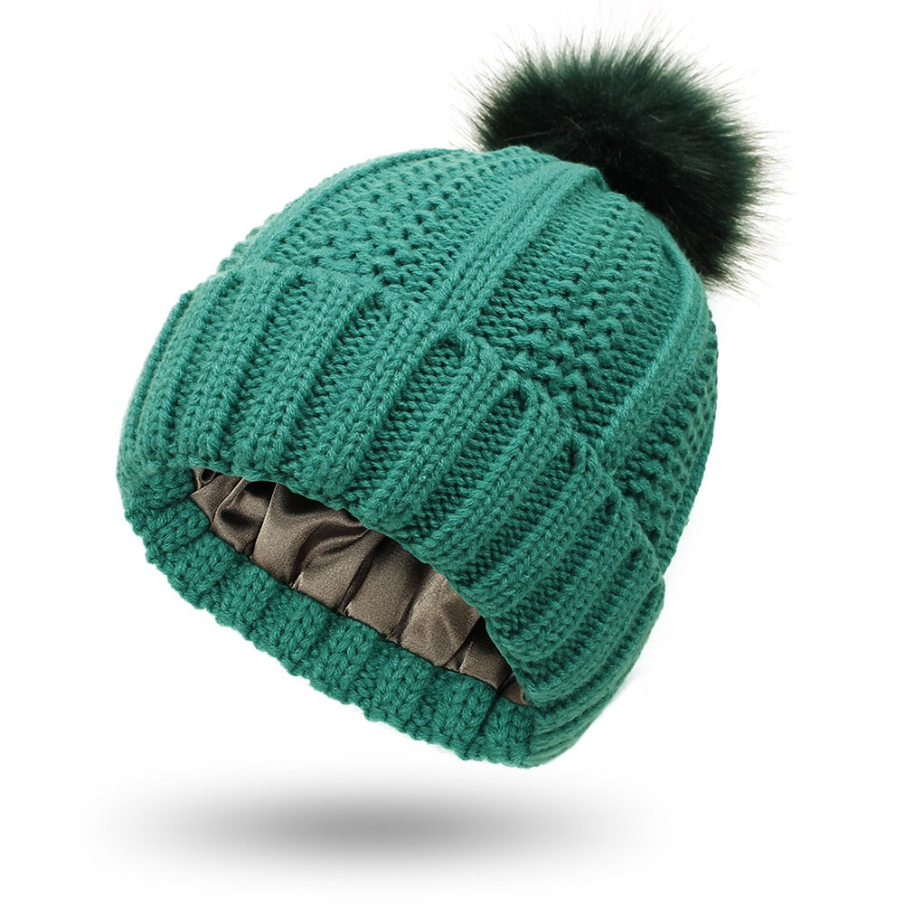 Gorros de satén con forro de seda para mujer, gorros de punto con pompón de piel sintética, para invierno: green