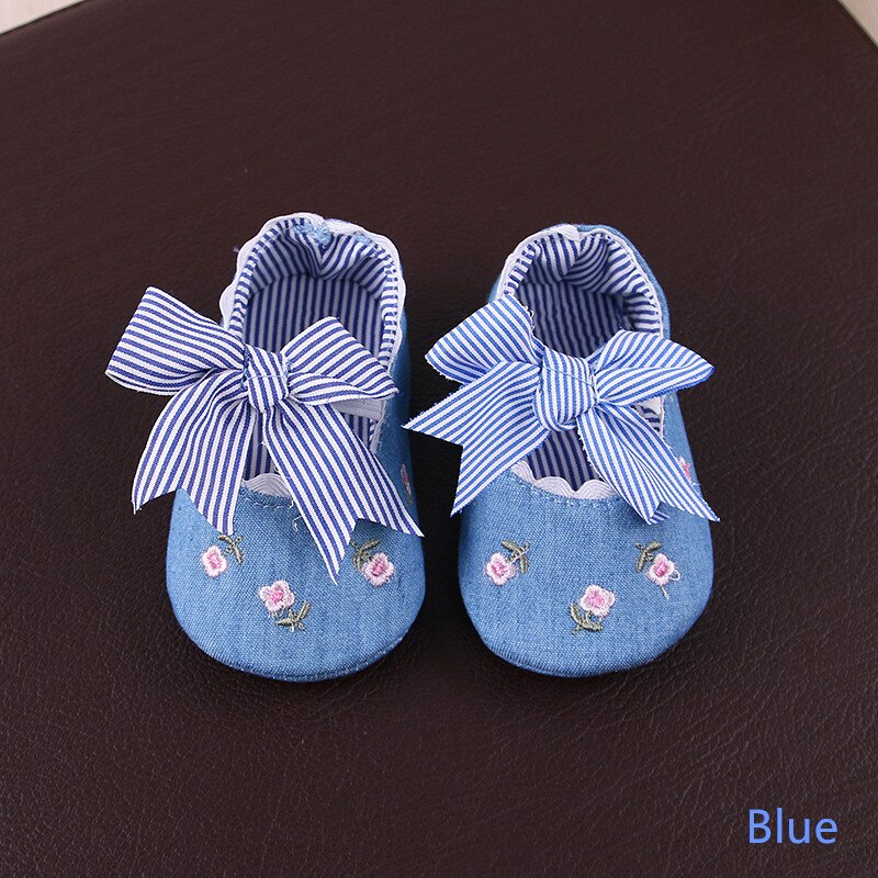 Zapatos de encaje bordado Floral para bebé niña, calzado de algodón suave, zapatos infantiles para primeros pasos: Blue / 7-12 meses