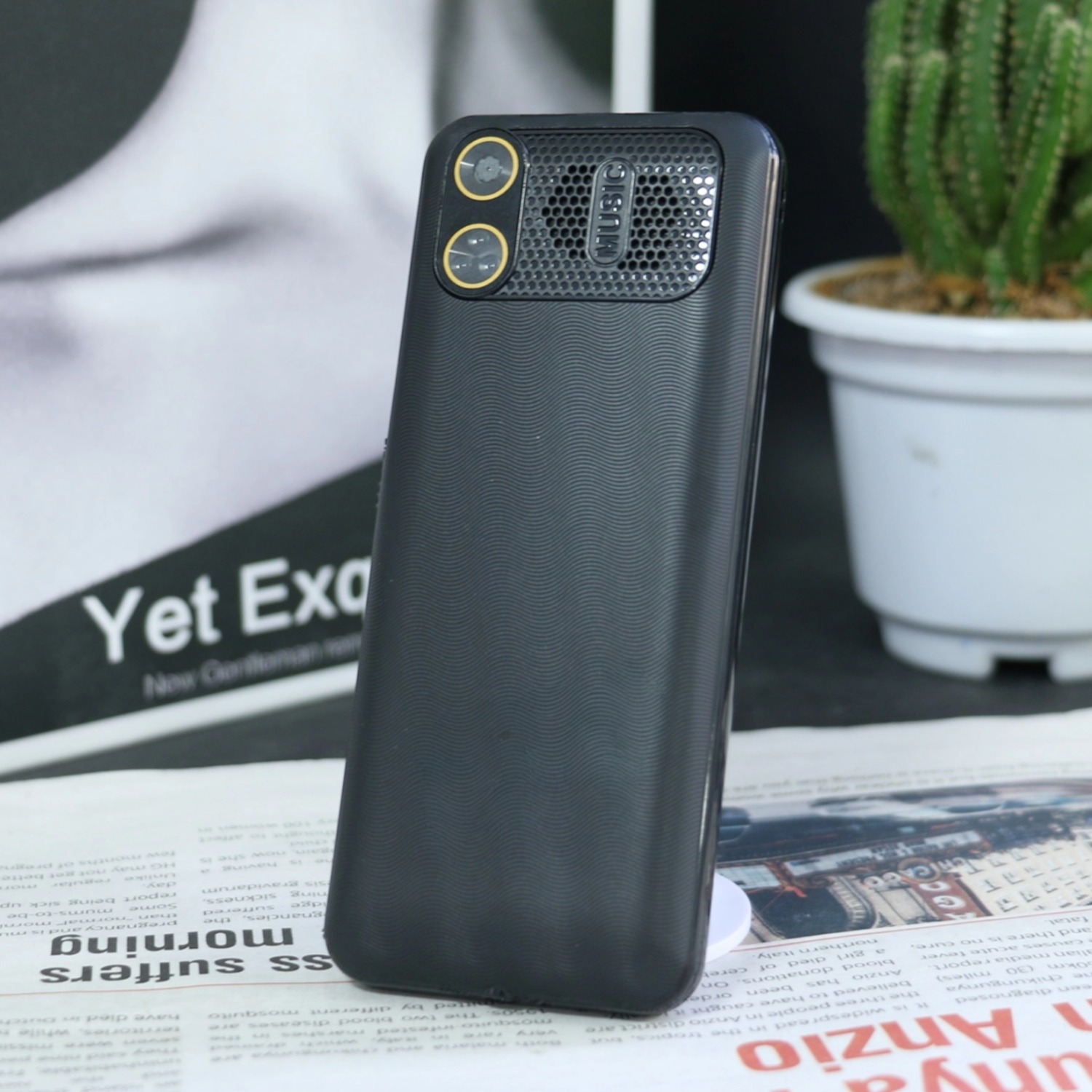 GSM 2G débloqué mince grand bouton poussoir téléphone pour personnes âgées SOS clé deux Sim double torche forte vitesse vocale cadran pas cher Senior téléphone portable