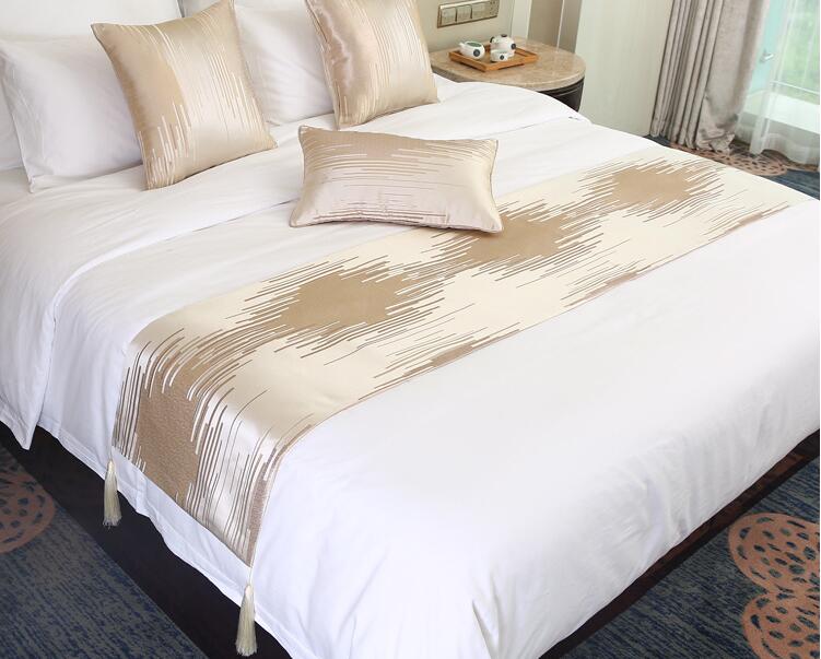 Europese Stijl Bed Runner 240x45cm - Luxe Bed Sjaal Gold Voor 1.8m Bed