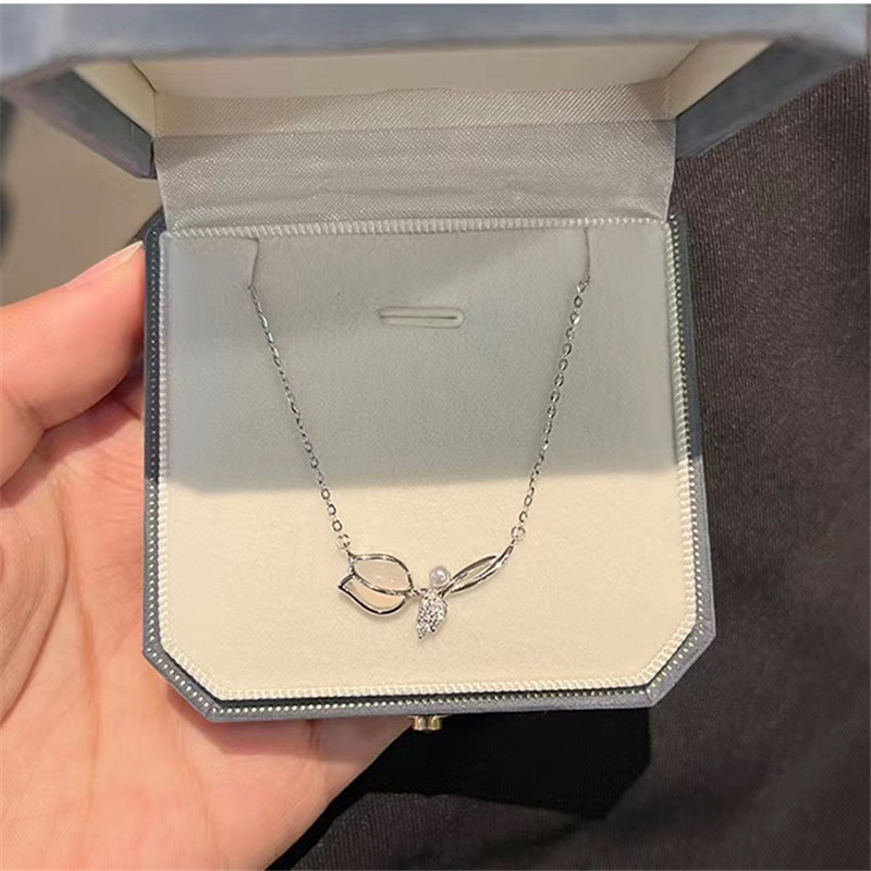 Trend Unique Delicate Chalcedony Tulip Pendant Necklace Women High Jewelry Party