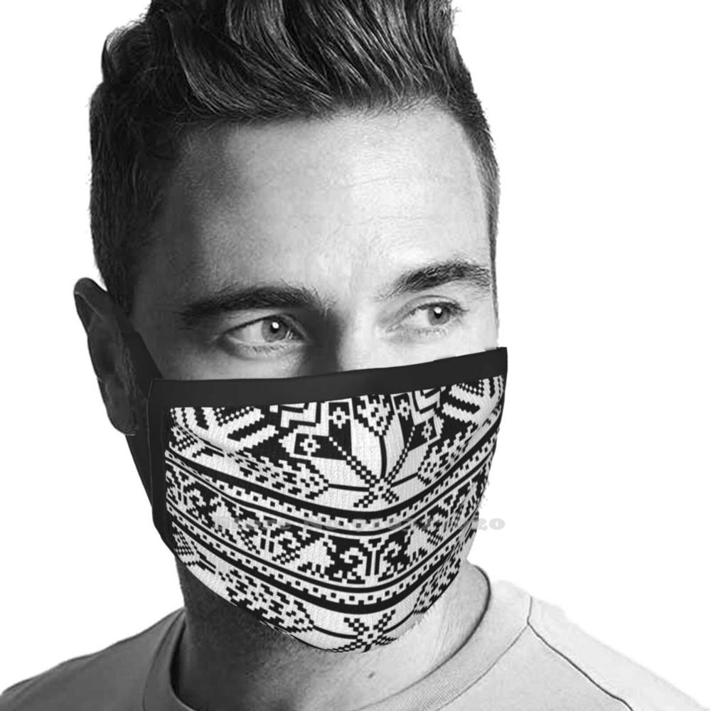 Letton Traditionnel. Masque foulard doux multifonctionnel, Mono, signe traditionnel letton, ornement du patrimoine, signes de la baltique