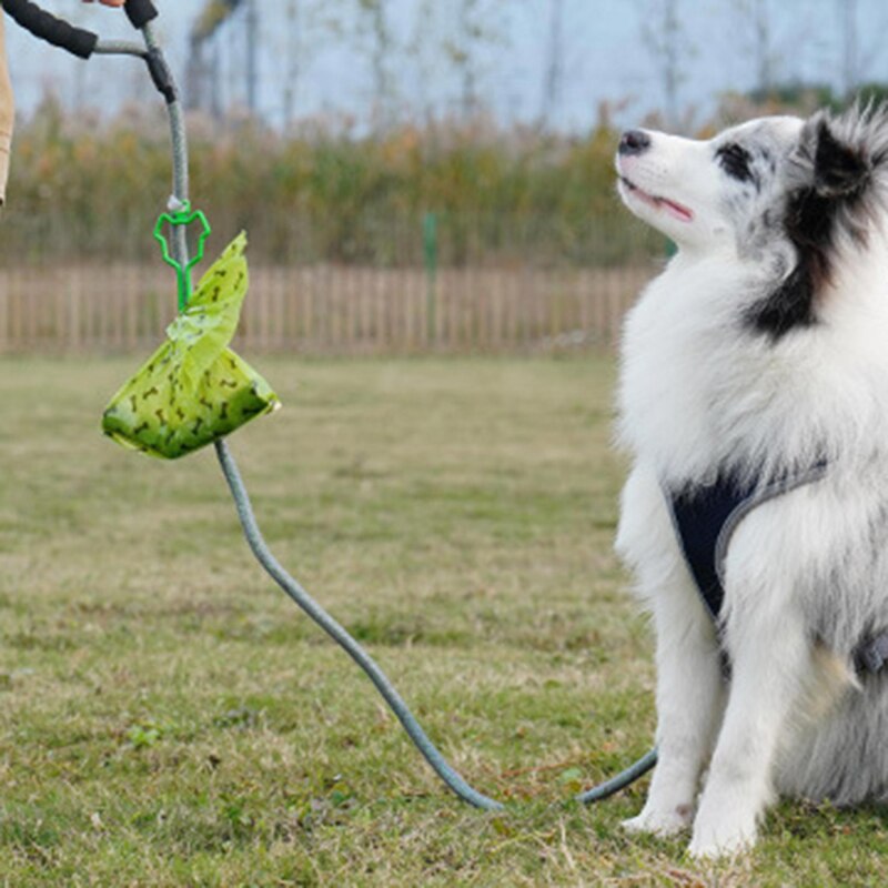 Correa para perros y mascotas, bolsa de gancho portátil de basura, Clip manos libres, soporte para Bolsa para popó de mascotas, suministros de herramientas de limpieza, 1 ud.