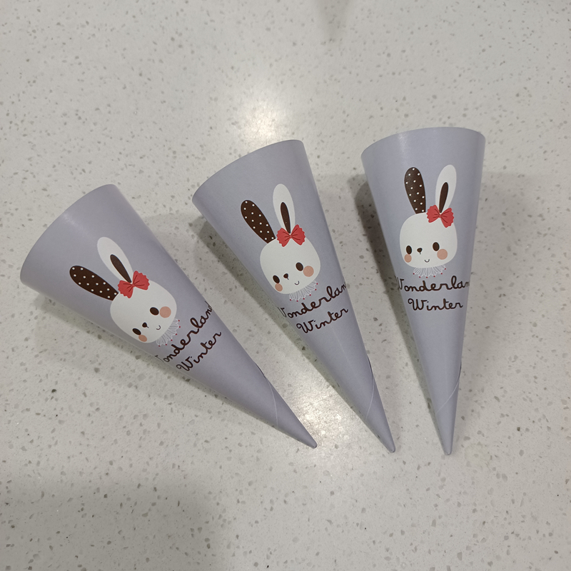 1000Pcs/lot Ice Cream Cone Paper Cover Disposable Cones Tray Paper Sleeve DIY Home Summer Party Supplies 10.8x4cm/4.26x1.58inch: Red