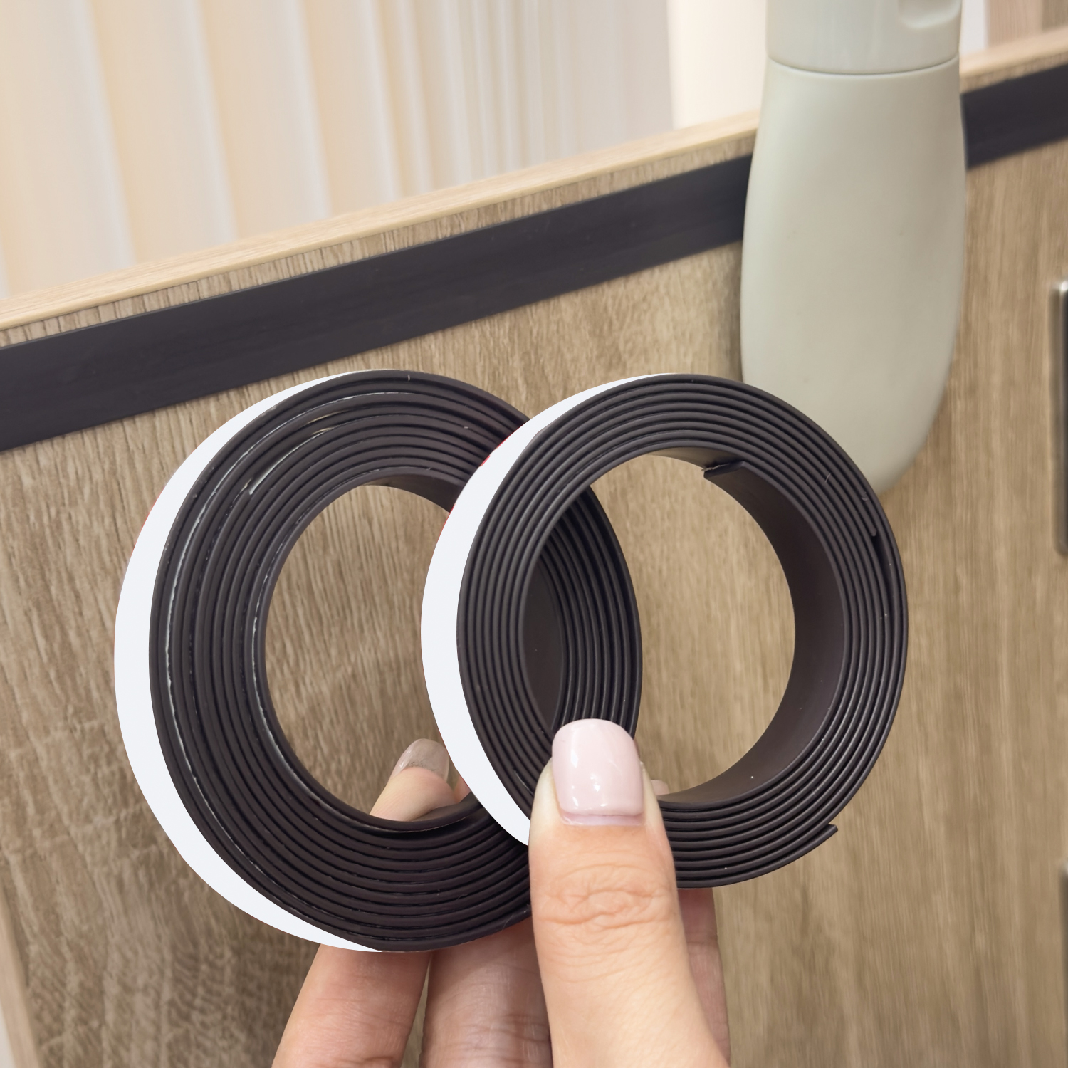 Flexible Magnet Strips Strong Self Adhesive Rubber Magnetic Tape Cuttable DIY Wall Photos Posters Fixed for Whiteboard Fridge