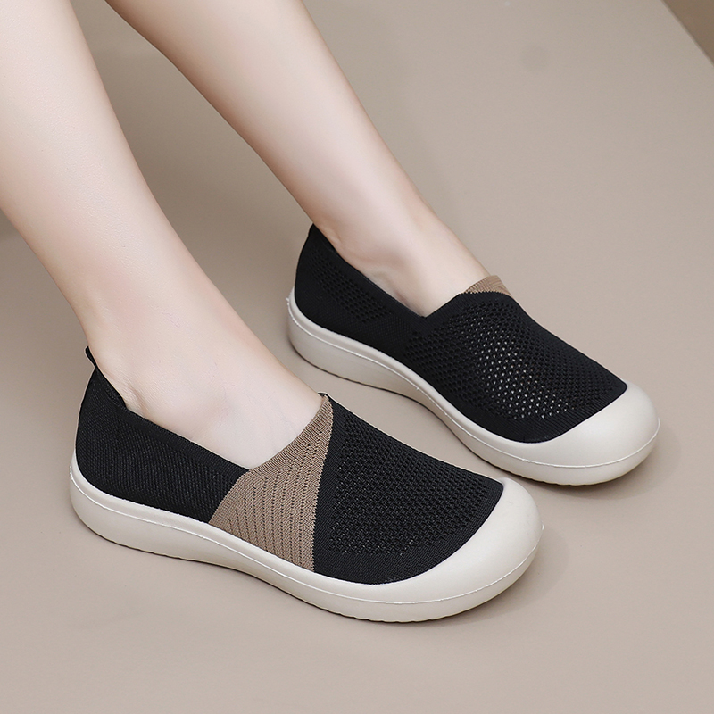 De zomerse vrijetijdsschoenen voor dames zijn ademende en comfortabele mesh-schoenen die te dragen zijn met één voet