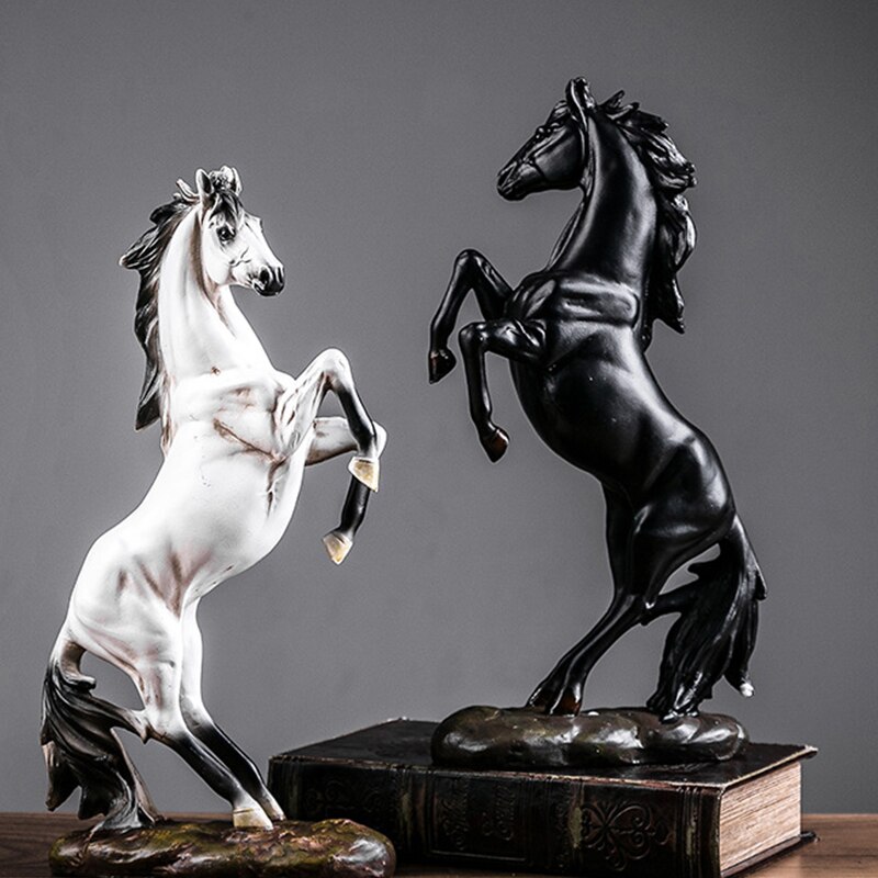Europeisk harpiks hest statue dekorasjon stue kontor ornament hest figur hjem tilbehør hest skulptur moderne kunst