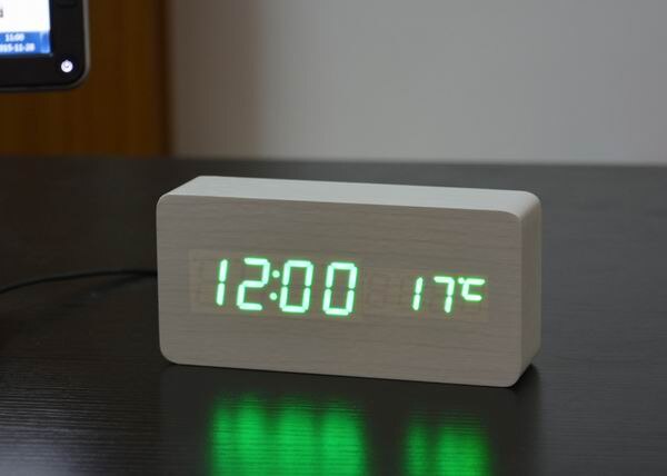 Fibisonic Wekkers Met Thermometer, Hout Houten Led Klokken, Digitale Tafel Klok, Elektronische Klokken Met Kosten: white green