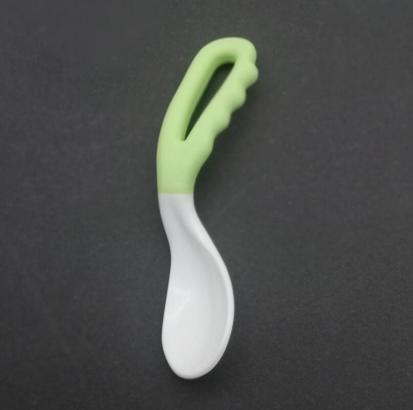 Cuillère d'alimentation solide, cuillère coudée pour enfants, cuillère à manger incurvée, vaisselle d'alimentation pour bébé, ustensiles: Green Spoon