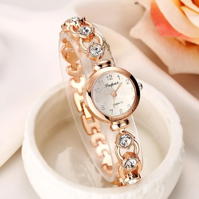 Hotest Ladies Simple Quartz Alloy Watches Analog Women Bracelet Montre Wrist Watch Montres Femmes