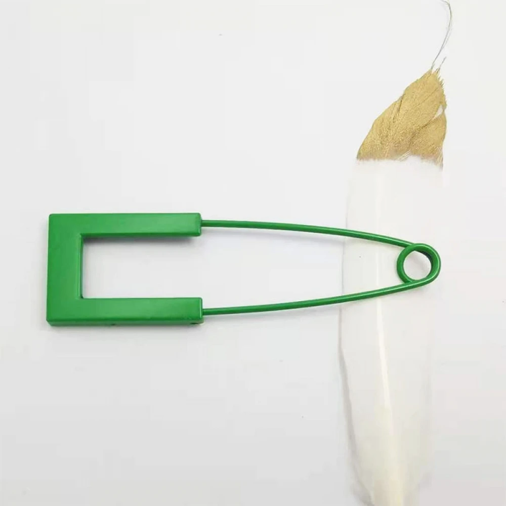 Eenvoudige en verfijnde fluorescerende broche voor truien, pakken, sjaals en hoeden, accessoires voor lieve en schattige dames.: Goudkleurig