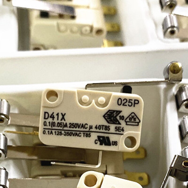5Pcs D41X Duitsland Cherry Import Micro Switch D41 0.1A250V 125-250VAC 5E4 40T150: D41X B