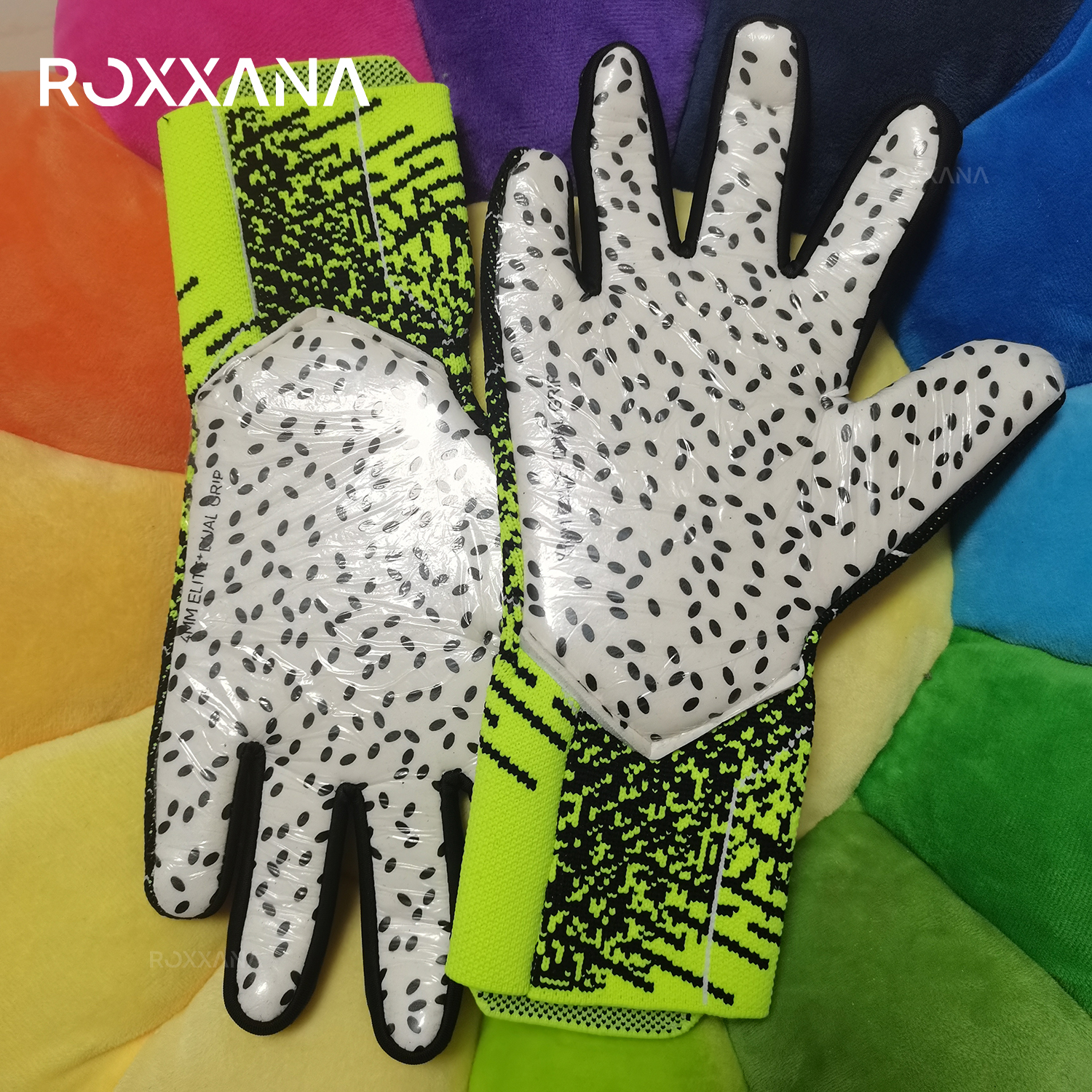 Roxxana högpresterande målvaktshandskar är halkfria, slitstarka, andningsbara och ger skydd för fotbollsträning för vuxna