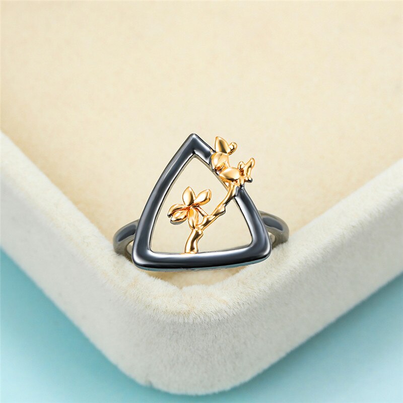 Jahrgang Weiblichen Dreieck Hohl Dünne Ring Charme Schwarz Gold Geometrische Hochzeit Ringe Für Frauen Kühlen Braut Blume Engagement Ring