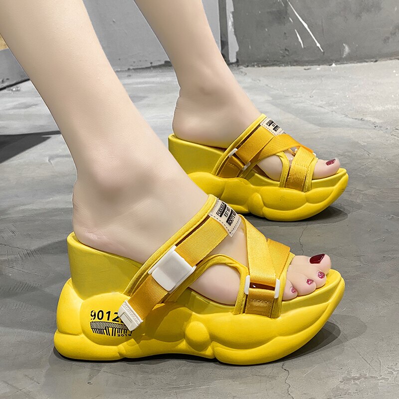Kvinnor sommar utomhus flip flops chunky platå sandaler öppen tå andas tjock sula tofflor vita strandskor kvinna: Gul / 38