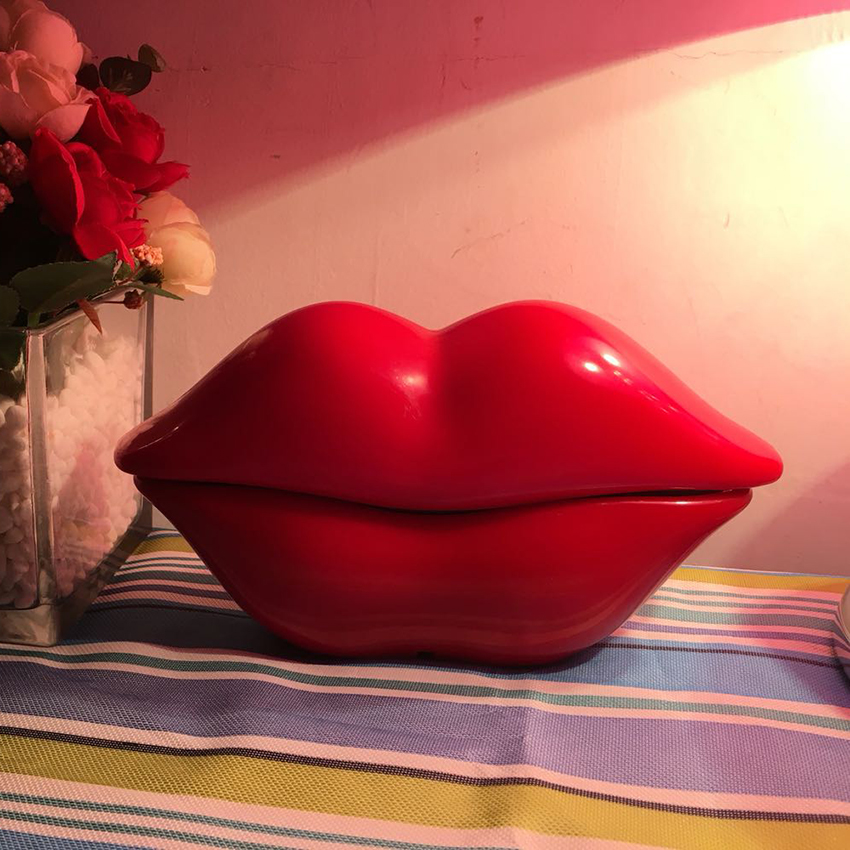 Lips Telephone Novelty Red, Pink, Rose Red Mouth Lip Shaped Phone Landline Desk Corded Phone for Home Hotel Office Decoration: Red