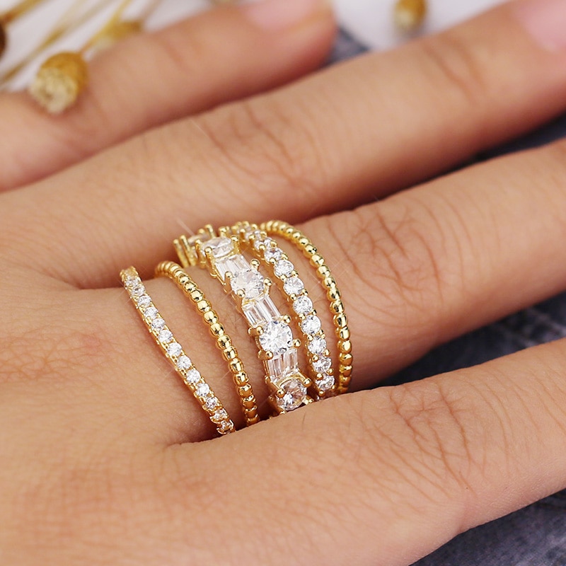 Huitan trendy boheme stilfulde kvinder ringe flere lag med fuld mikro brolagt kvinder smykker guld farve tilgængelig ring