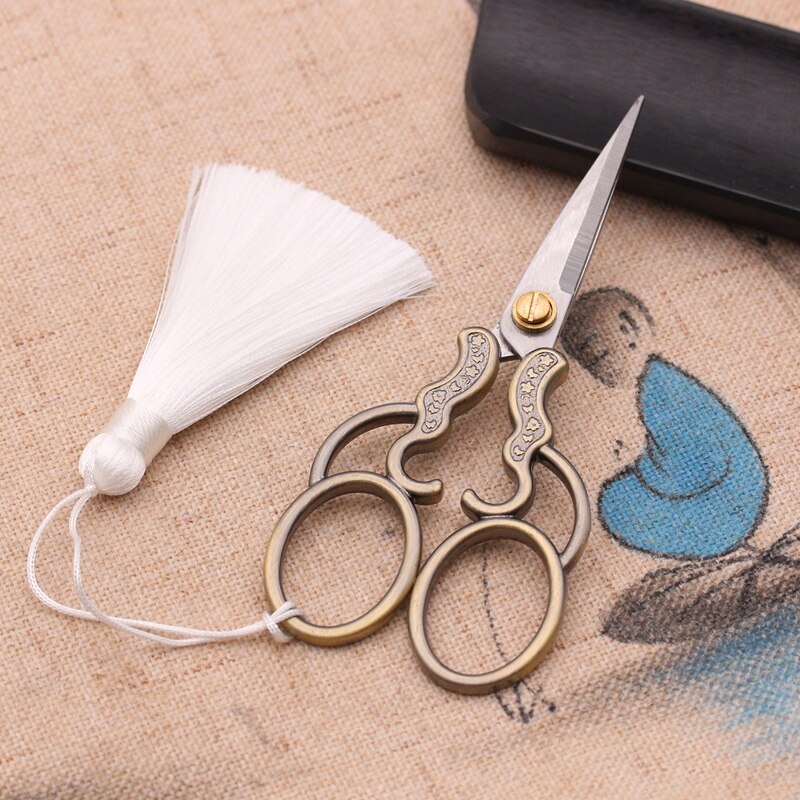 Edelstahl schere stickerei stoff DIY schneiden handwerk kreuz stich Europäischen retro klassische kunst nähen schneiderei zubehör: T   1PCS