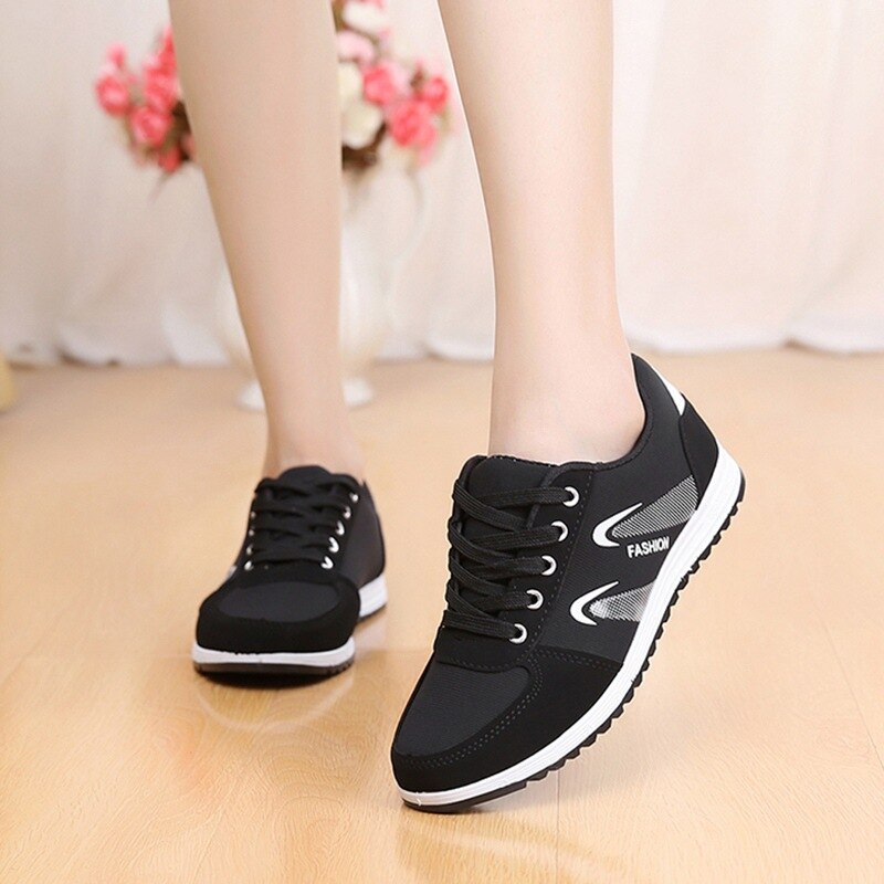 Chaussures de printemps et d'automne décontractées pour femmes, baskets plates à lacets à bout rond simple, de: Black / 6.5