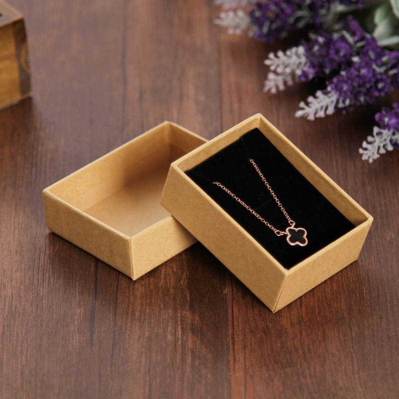 Multi Size Spot Kraft Papier Sieraden Verpakking & Display Box Earring & Ring & Armband Box Bruiloft Gunsten En Dozen: 8.5x6.5x3cm