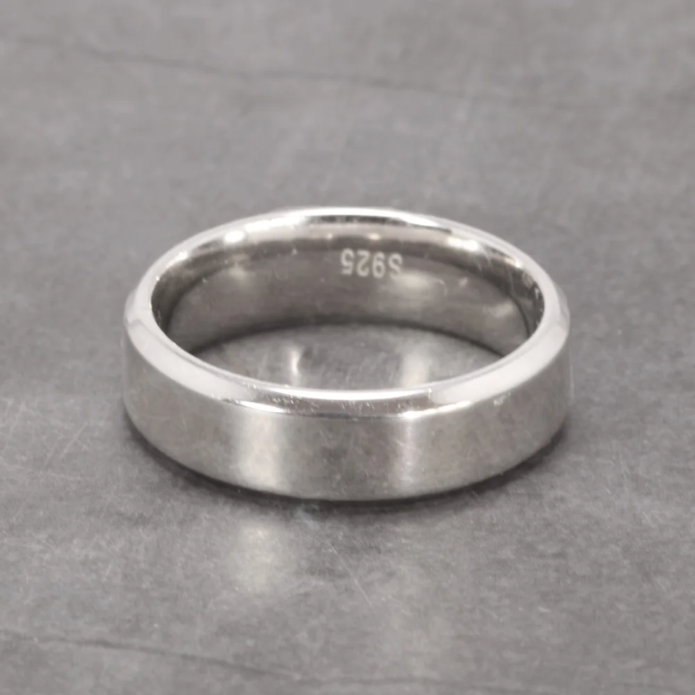 Anello classico lucido in argento sterling 925 da 6 mm per uomini e donne Nome libero inciso all'interno di gioielli minimalisti con fede nuziale liscia