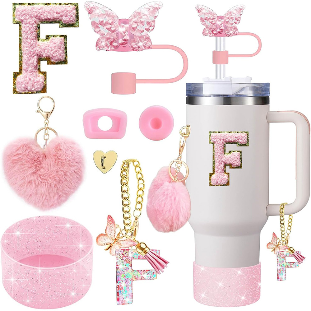 8 pezzi di accessori per tazze per Stanley tazza 30 una volta 40 una volta includere tappo di copertura in paglia a farfalla Maniglia per stivali in silicone Adesivo con iniziali di fascino