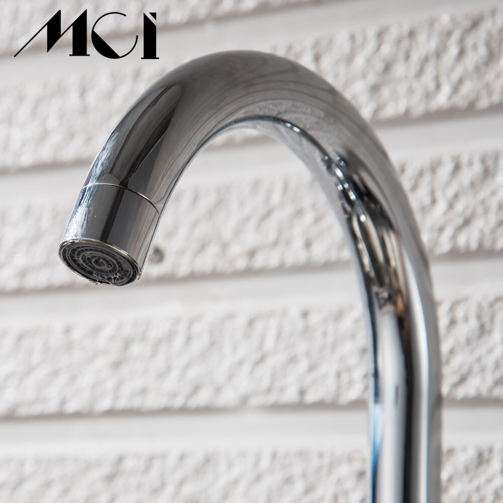 Chrome Dubbele Gaten Enkele Handgreep tap 360 Graden Rotatie Wall Mounted Koud en Warm Water Zuivering keuken kraan Mci