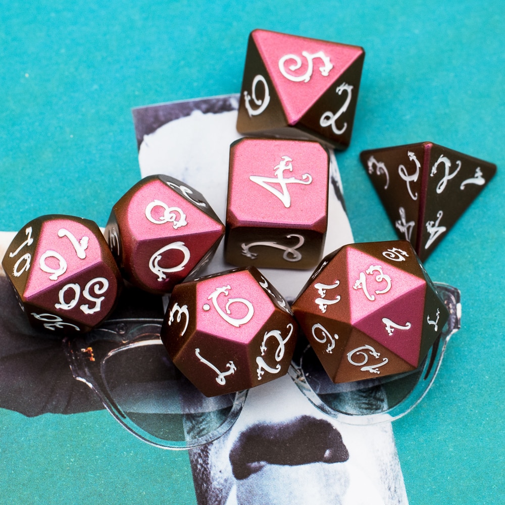 Cusdie Verfärbt Metall D & D Würfel mit Drachen Schrift, 7 Stck DND Würfel, polyedrisch Würfel einstellen, für Rolle Spielen Spiel MTG Pfadfinder