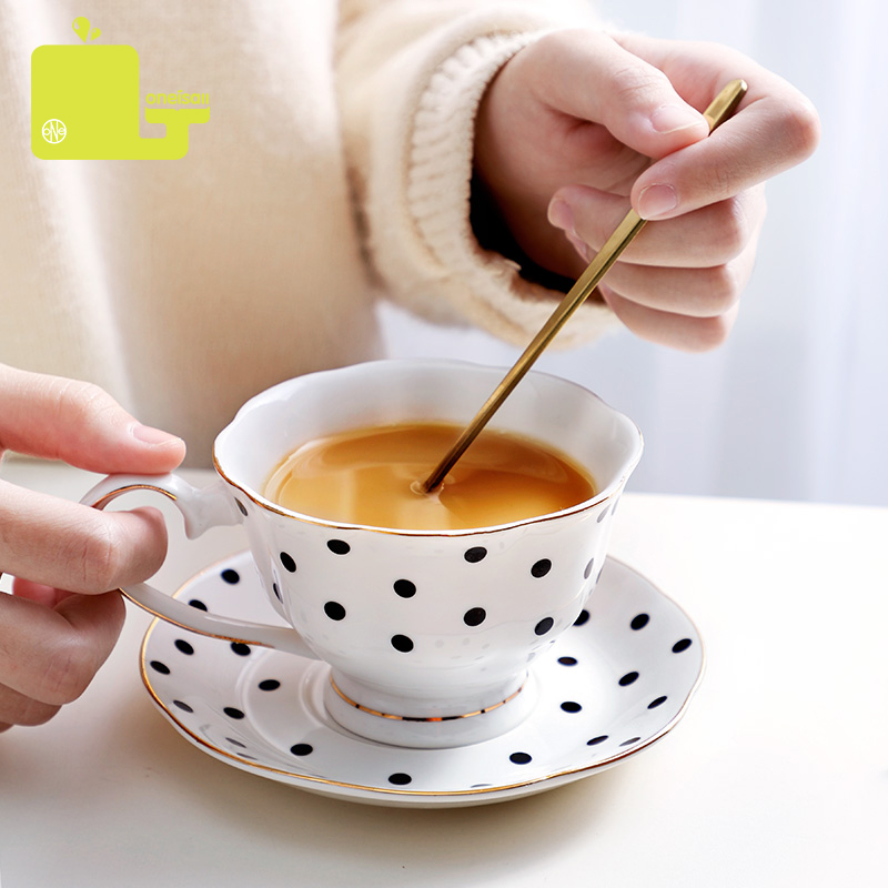 Oneisall Europese Stijl Plaat Keramische Schotel Diner Servies Set Saus Kommen Soep Noedels Platen Steak Westerse Voedsel Servies